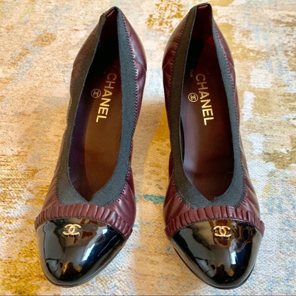 SOLD Authentic Chanel Lambskin Pumps, Size 40 - Picture 2 of 9